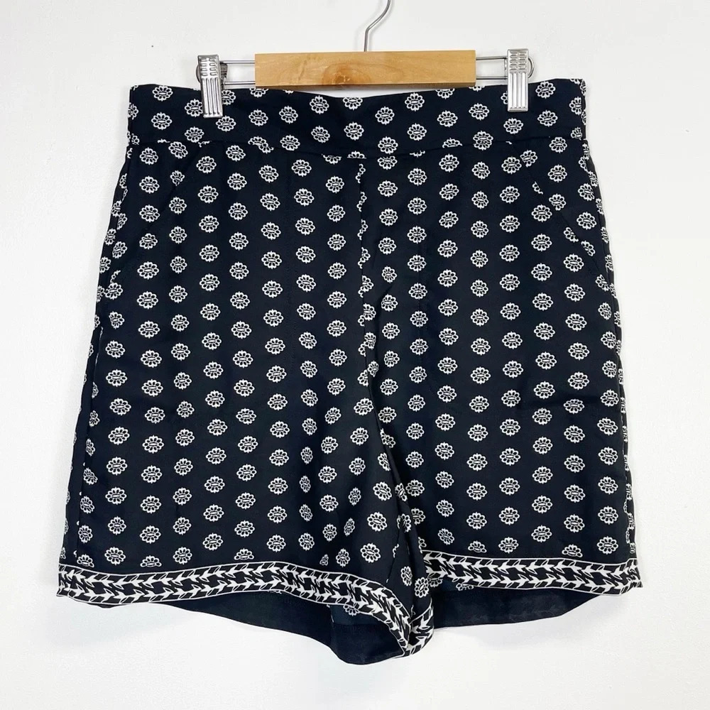 Max Studio Shorts Womens Size Medium Black Cream Pockets Crepe Pocket